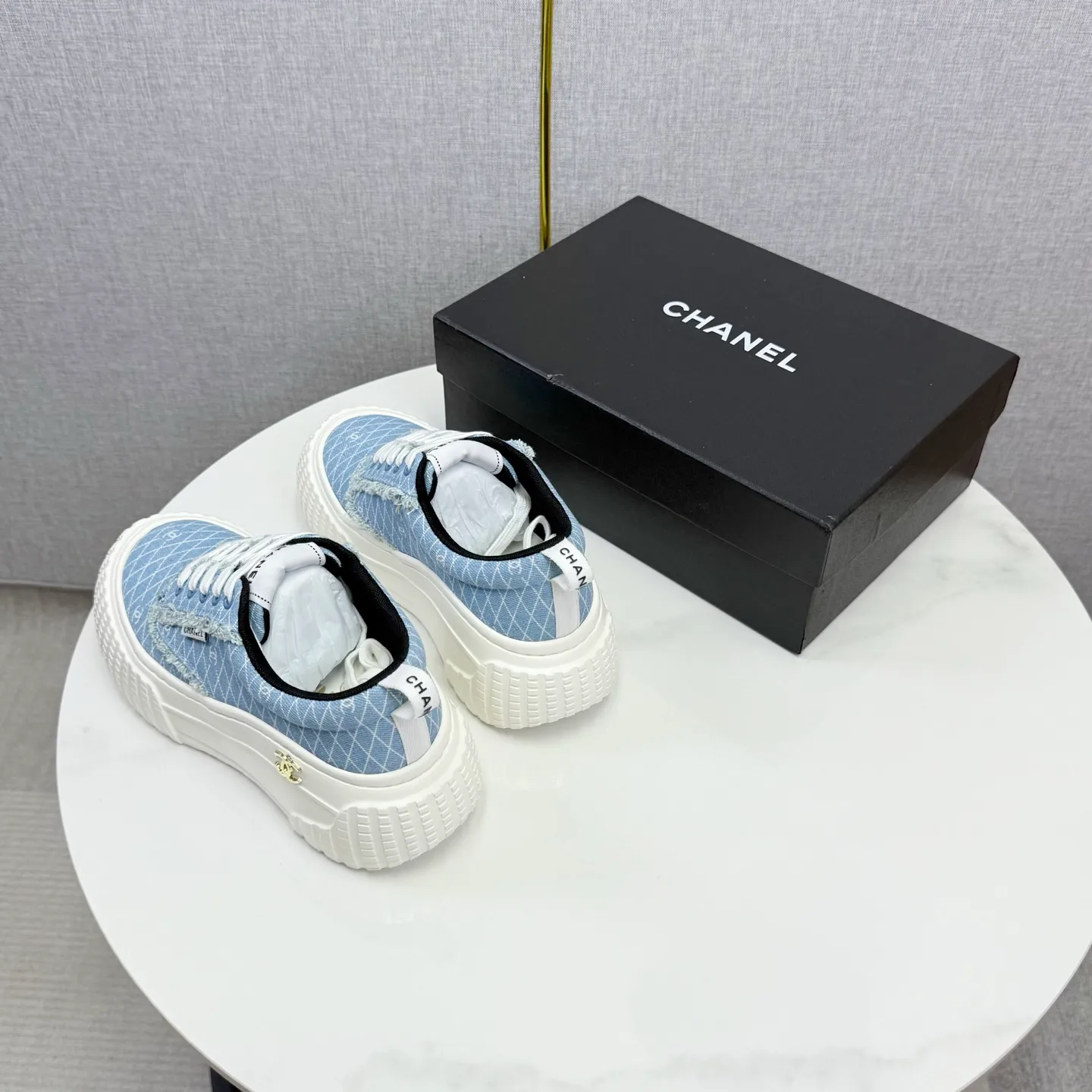 💕💕Factory direct selling price p640💕💕 Chanel Panda Shoes! 2025 counter's top casual sports shoes, this classic design; the upper is in the style of electric embroidery with various techniques; the outsole is fashionable and sporty; the unusual inclusion of a variety of color matching elements... The diversified mix and match is very good-looking and versatile, and can be used for leisure, fashion, sports, and outdoor... ꫛꫀꪝ Go➫ Materials: ❶Upper made of: original imported first-layer silk cowhide + original version waterproof cloth + original first-layer cowhide ❷Inner lining: Original Yangli+wang ❸ Outsole based on: Original TPU combination outsole Counter boutique packaging complete set for women 35–41